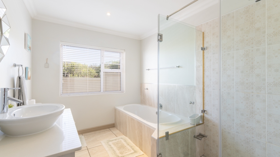 4 Bedroom Property for Sale in Yzerfontein Western Cape